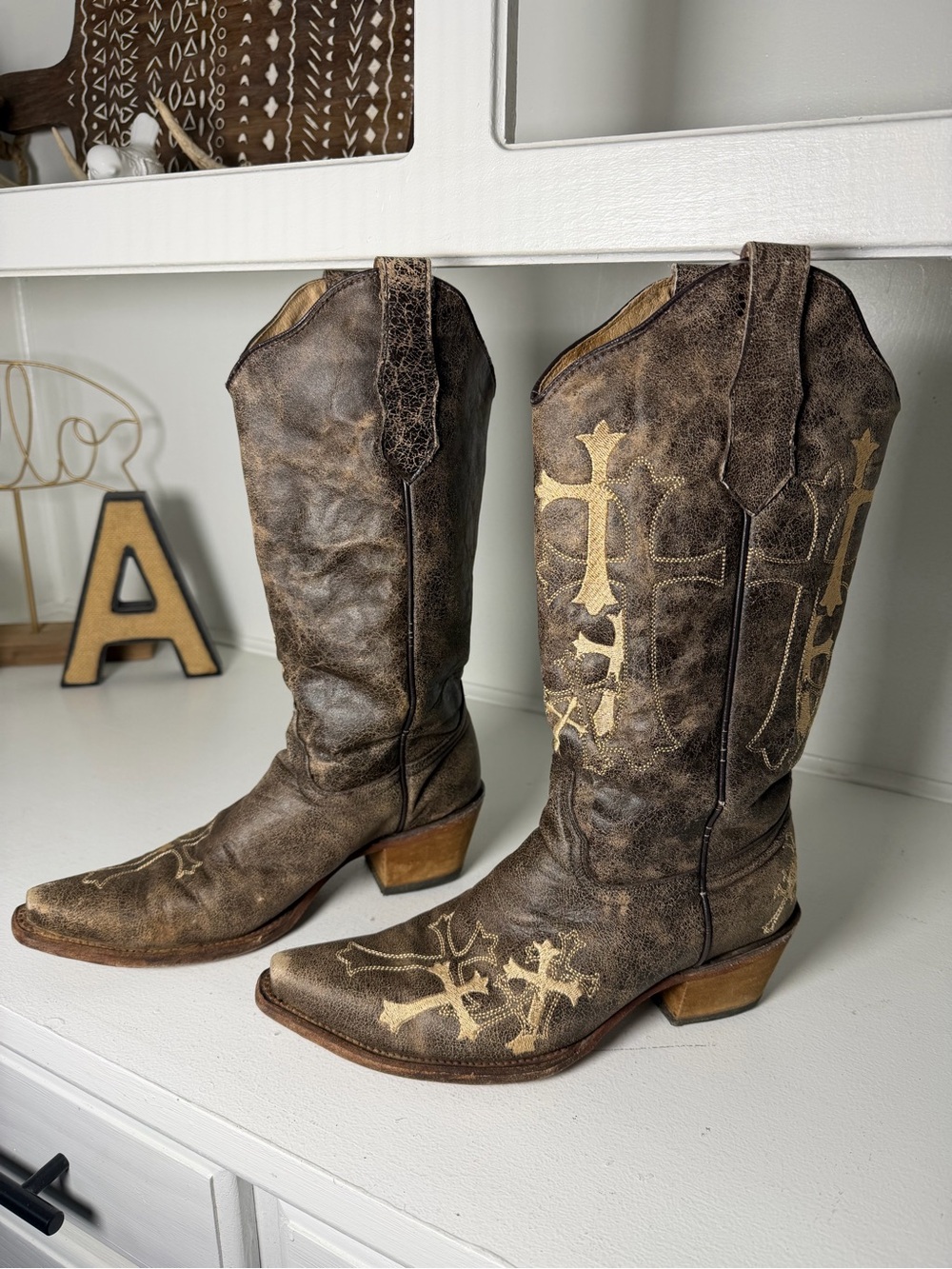 Circle G Womens 8.5 Gold Cross Cowboy Boots Distressed Leather Western Stitching